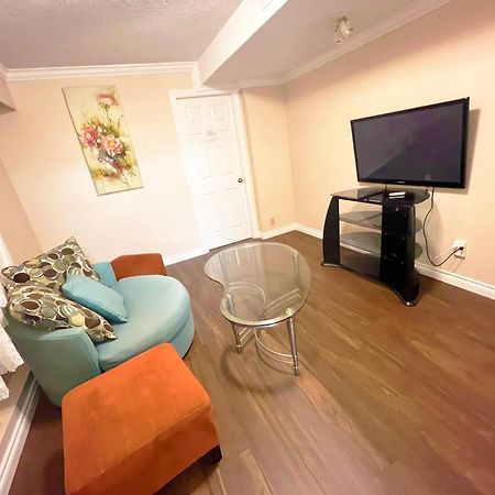 Private Suite With Private Entrance King Bed Richmond Bagian luar foto