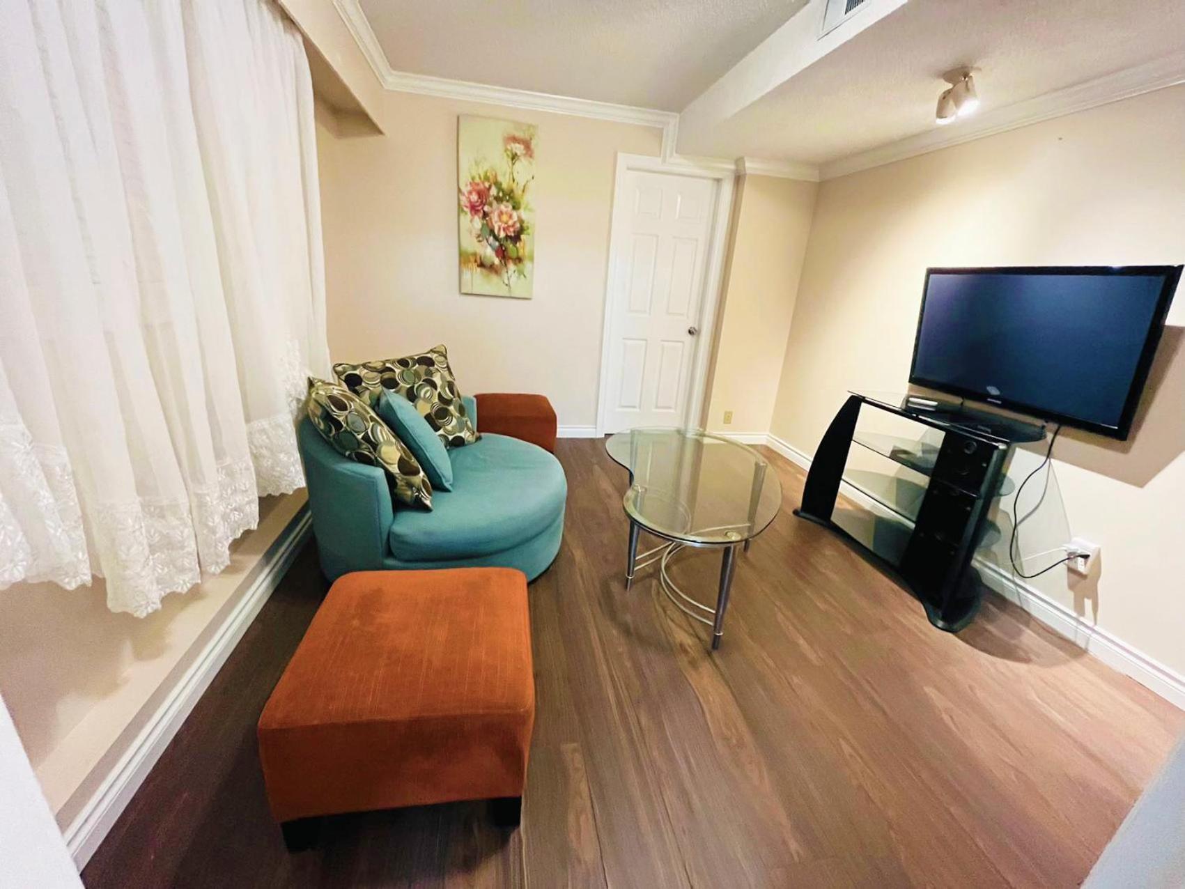 Private Suite With Private Entrance King Bed Richmond Bagian luar foto