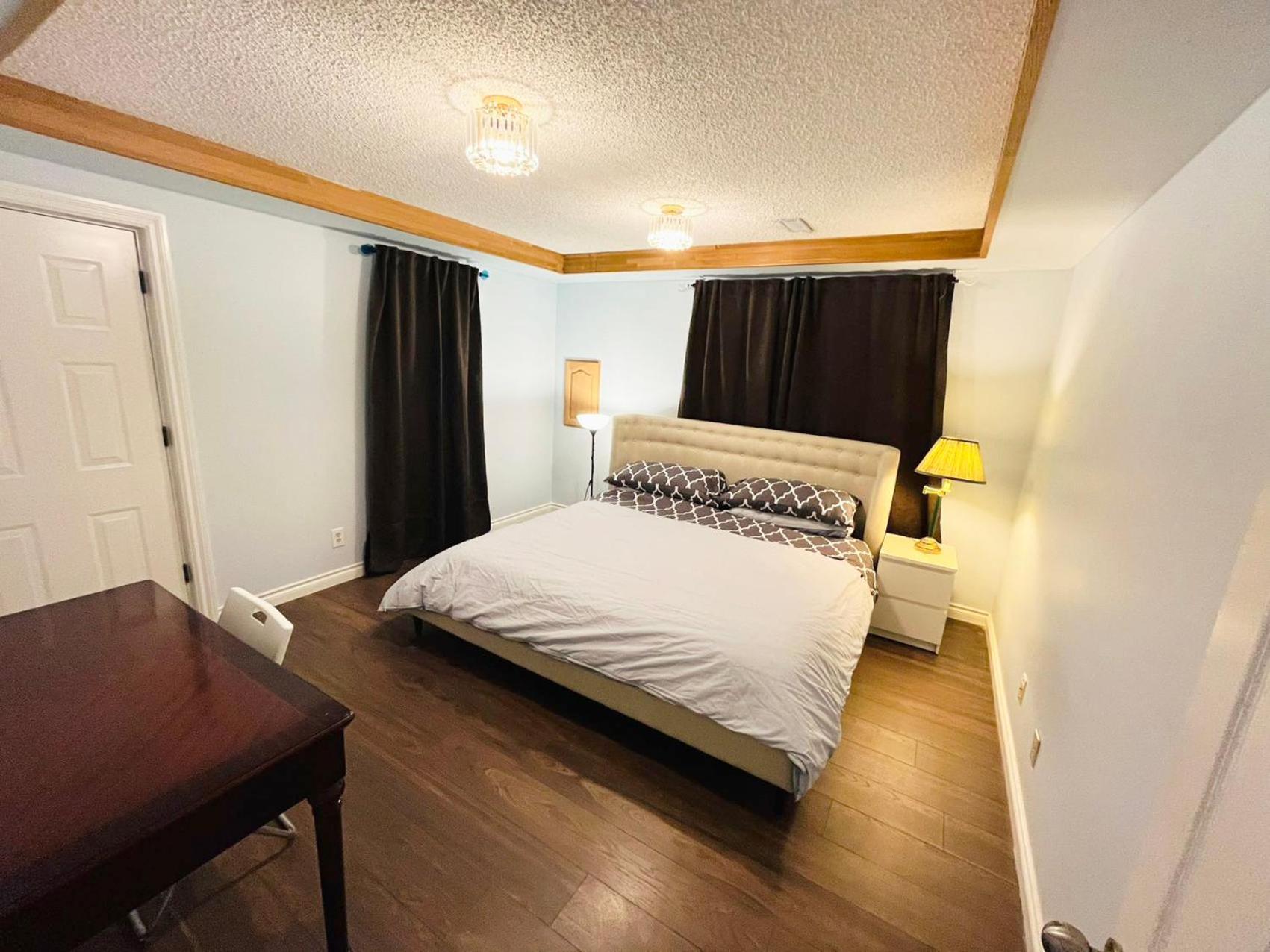 Private Suite With Private Entrance King Bed Richmond Bagian luar foto